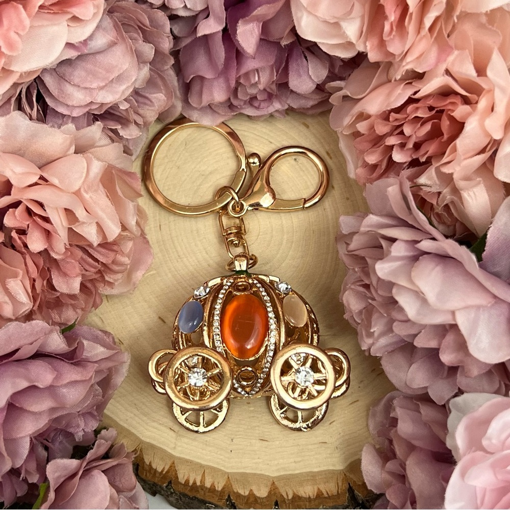 Cinderella’s Royal Gold and Crystal Carriage Keychain Charm - Picture 9 of 14
